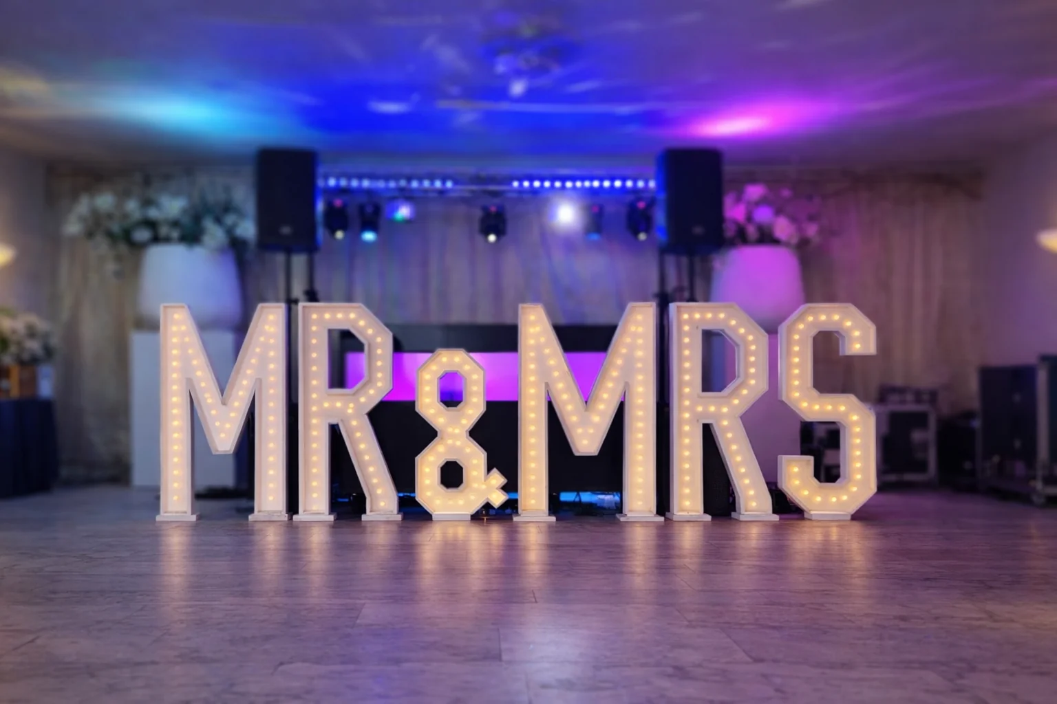 XL led letters 'mr & mrs'